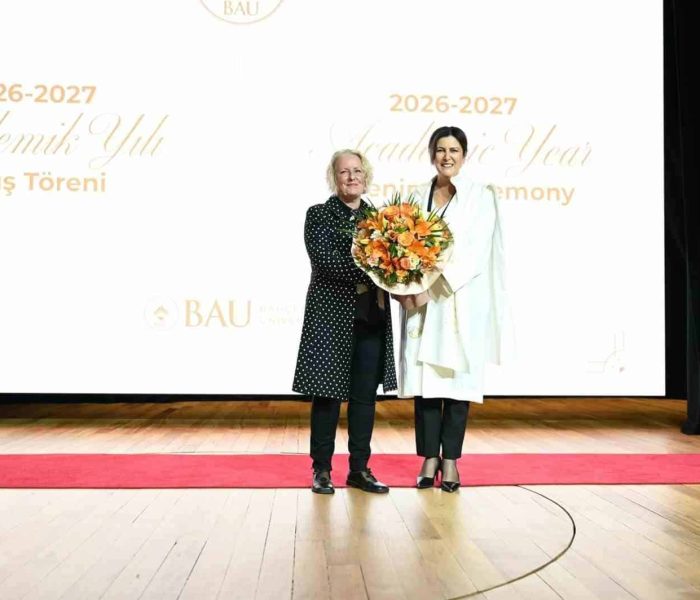 MİKRO YETERLİLİKLER VAKFI KURUCU DİREKTÖRÜ (WORLD ALLİANCE FOR MİCROCREDENTİALS FOUNDATİON) DR. OONAGH MCGİRR (SOLDA), BAU REKTÖRÜ PROF. DR. ESRA HATİPOĞLU (SAĞDA). (İHA/İSTANBUL-İHA)