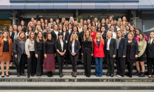 Yönetim de eğitim de kadınlara emanet!