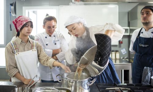 Japon öğrencilere Türk mutfağı dersi