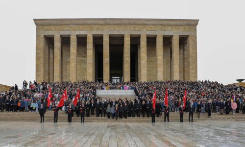24 Kasım öncesi Başöğretmen Atatürk’e anlamlı ziyaret