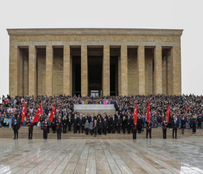 24 Kasım öncesi Başöğretmen Atatürk’e anlamlı ziyaret