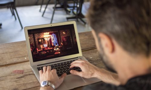 Dijital oyun dünyasında kedi Aspen rüzgarı