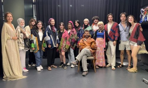 Ünlü modacı genç dokumacılar yetiştiriyor