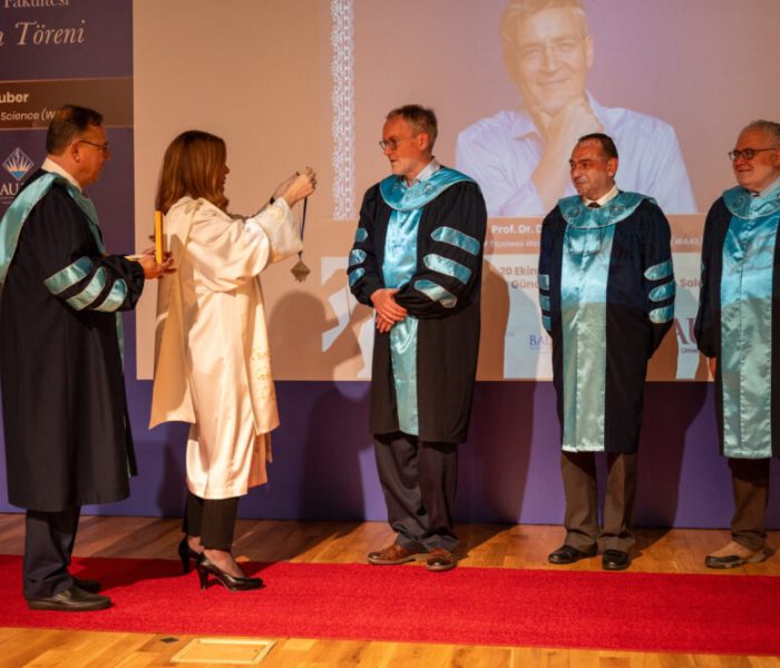 Prof. Dr. Stefan Brunnhuber’e BAU’dan bilim nişanı