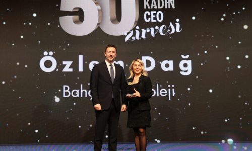 Özlem Dağ’a çifte gurur