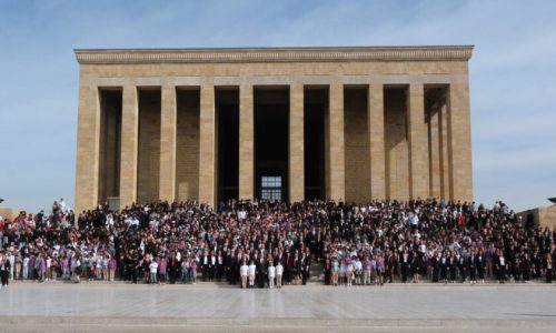 Uğur Okulları’ndan Cumhuriyet’in 100’üncü yılında Ata’ya ziyaret