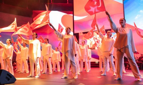 Bahçeşehir Koleji öğrencileri Cumhuriyet için sahne aldı