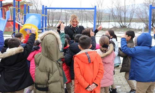 Bingöl’deki köy okullarında okuyan öğrencilerle dayanışma