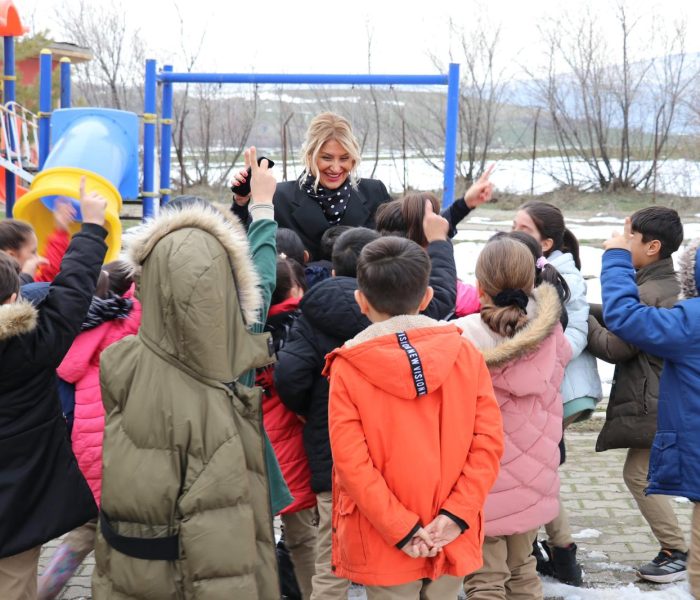 Bingöl’deki köy okullarında okuyan öğrencilerle dayanışma