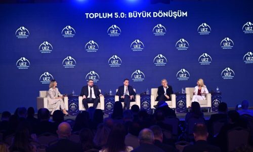 Yapay zekâ çağında eğitimin yeni rotası: İnsan odaklı toplum