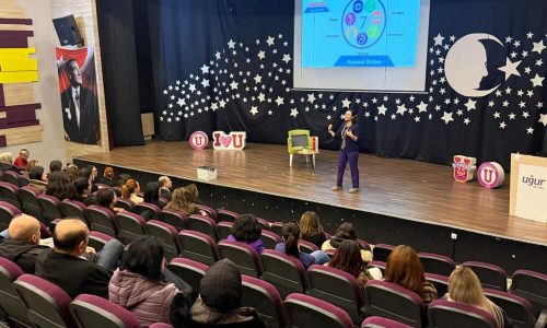 Ailelere çocuklarıyla güçlü bağ kurmanın yolları oyunlarla anlatıldı